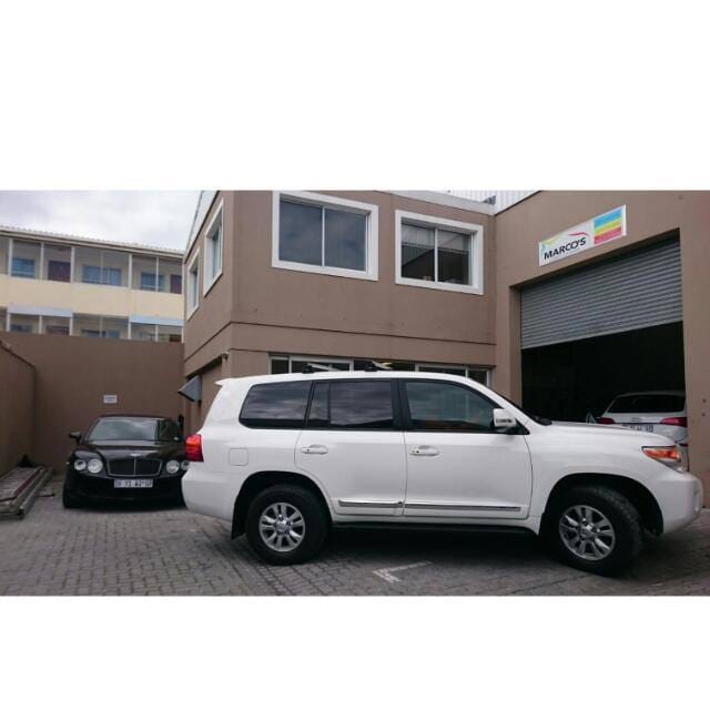 Marco's shop with Toyota Land Cruiser